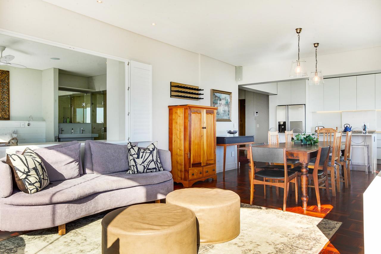 Backup Powered Sea View Apartment On The Promenade 开普敦 外观 照片