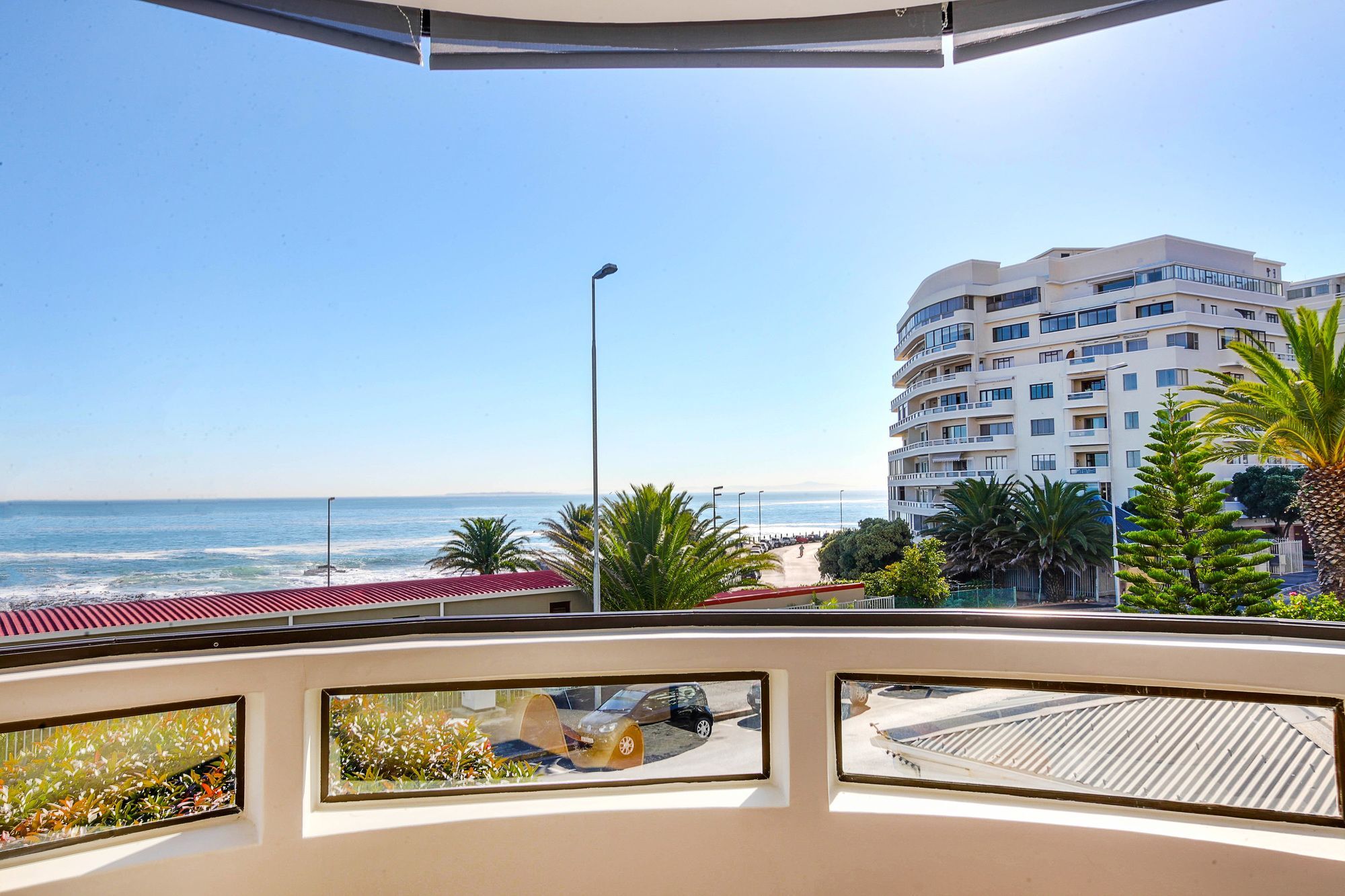 Backup Powered Sea View Apartment On The Promenade 开普敦 外观 照片