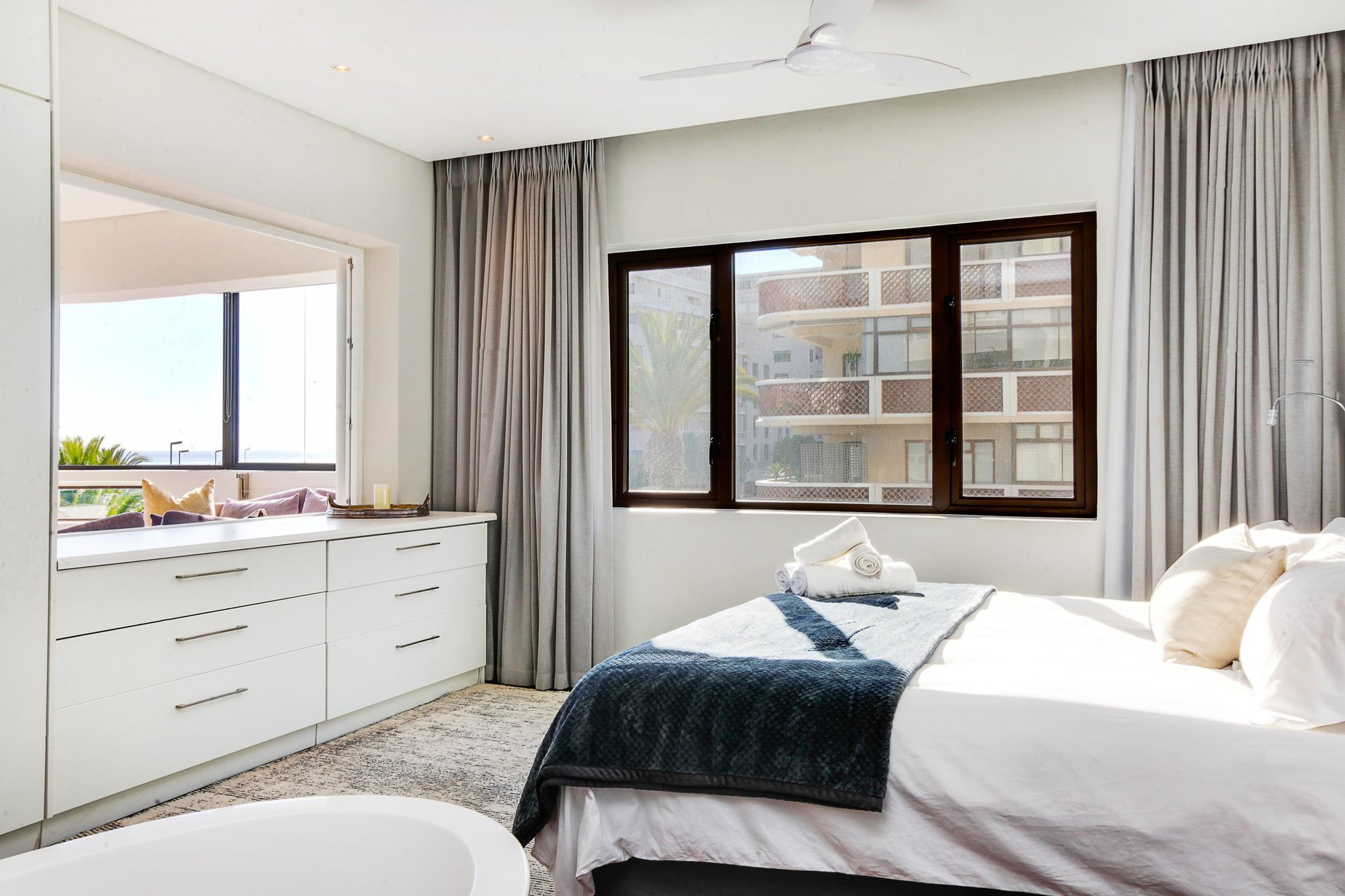 Backup Powered Sea View Apartment On The Promenade 开普敦 外观 照片