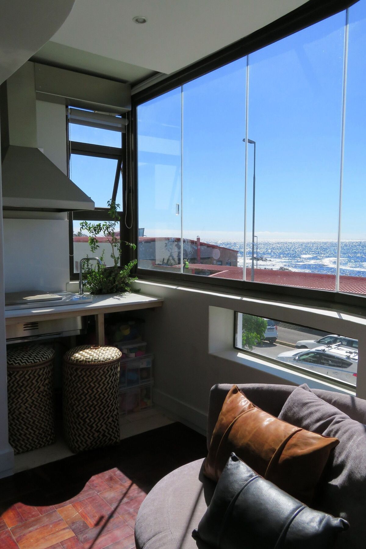 Backup Powered Sea View Apartment On The Promenade 开普敦 外观 照片