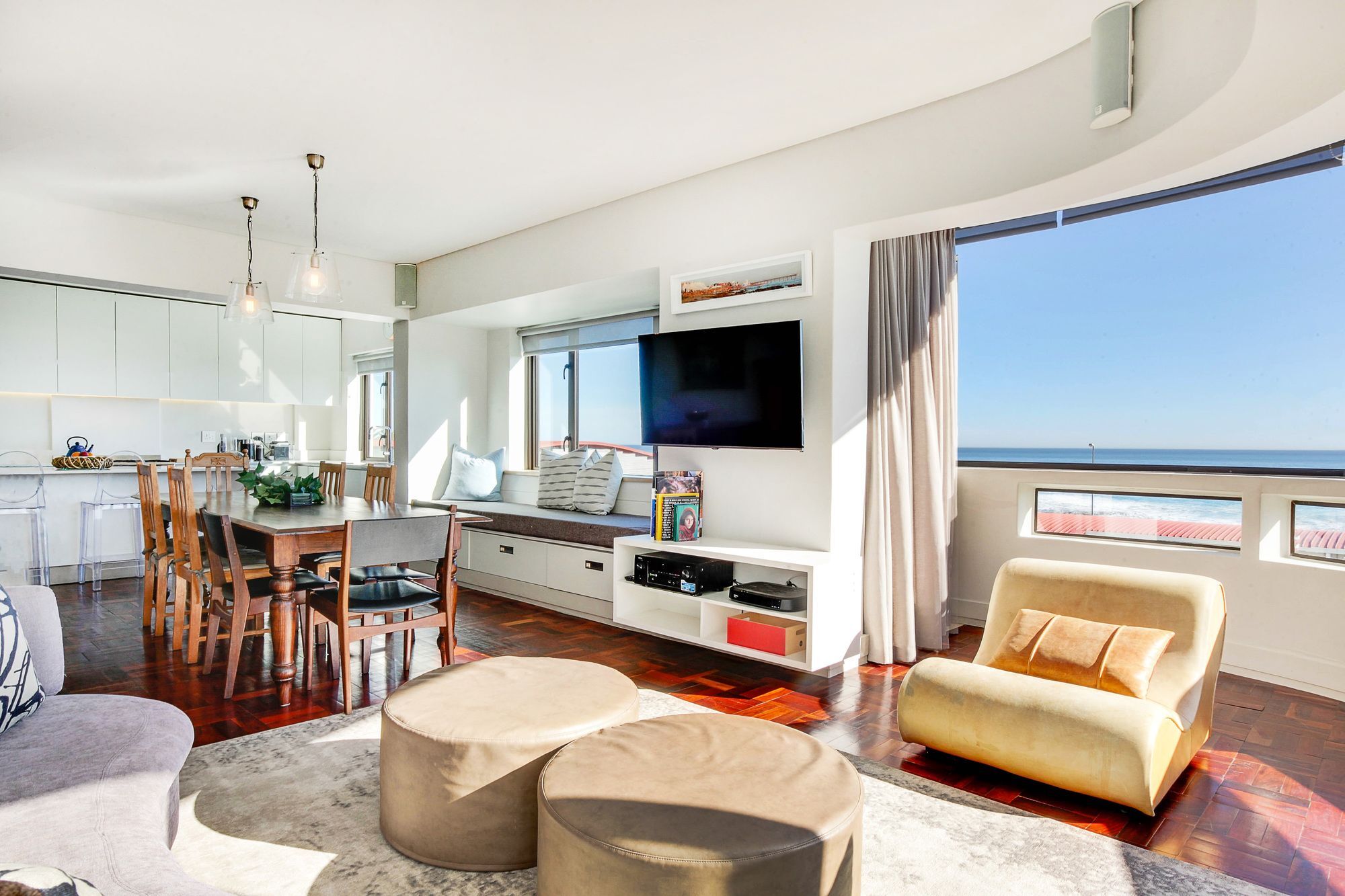 Backup Powered Sea View Apartment On The Promenade 开普敦 外观 照片