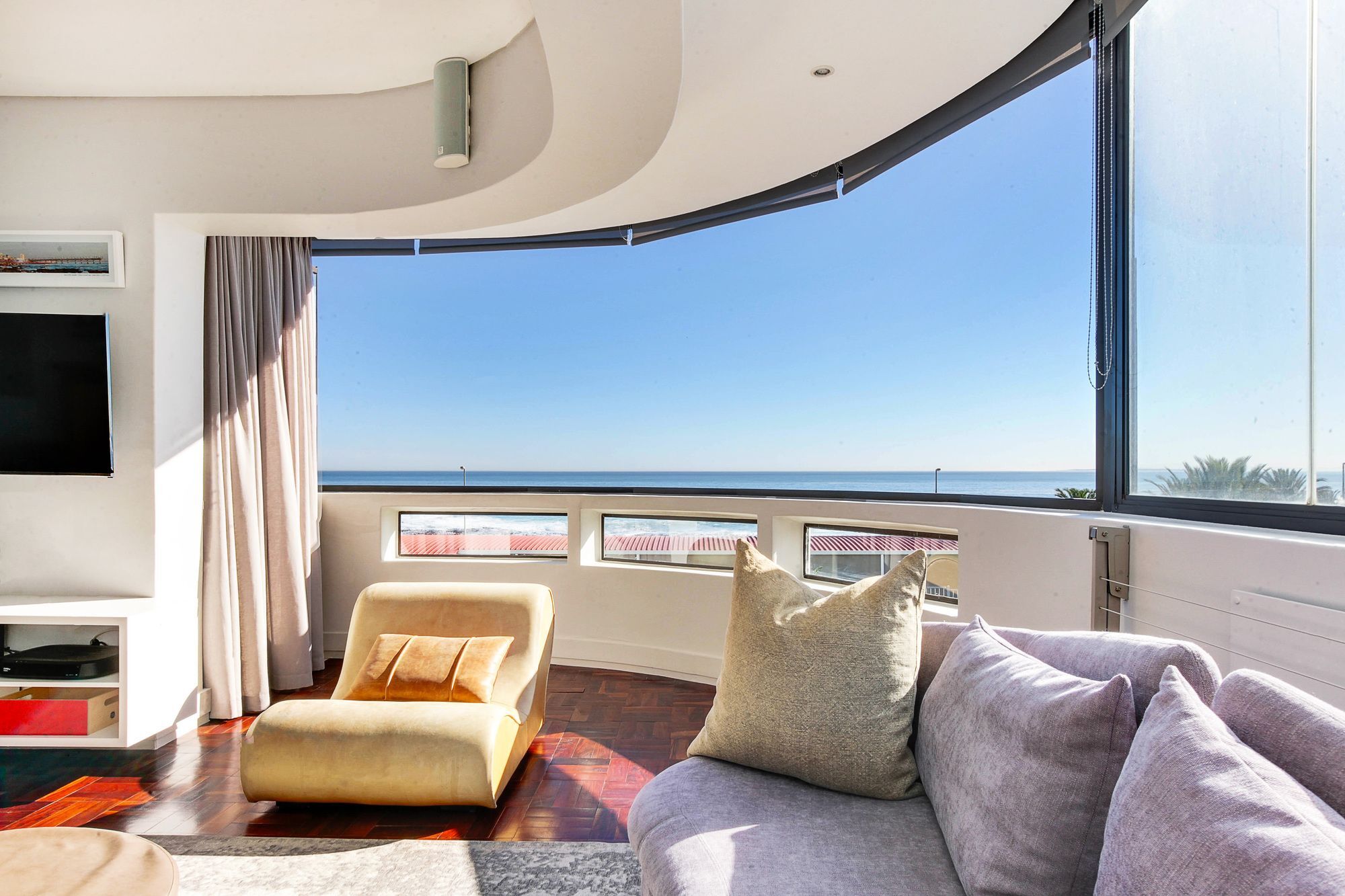 Backup Powered Sea View Apartment On The Promenade 开普敦 外观 照片