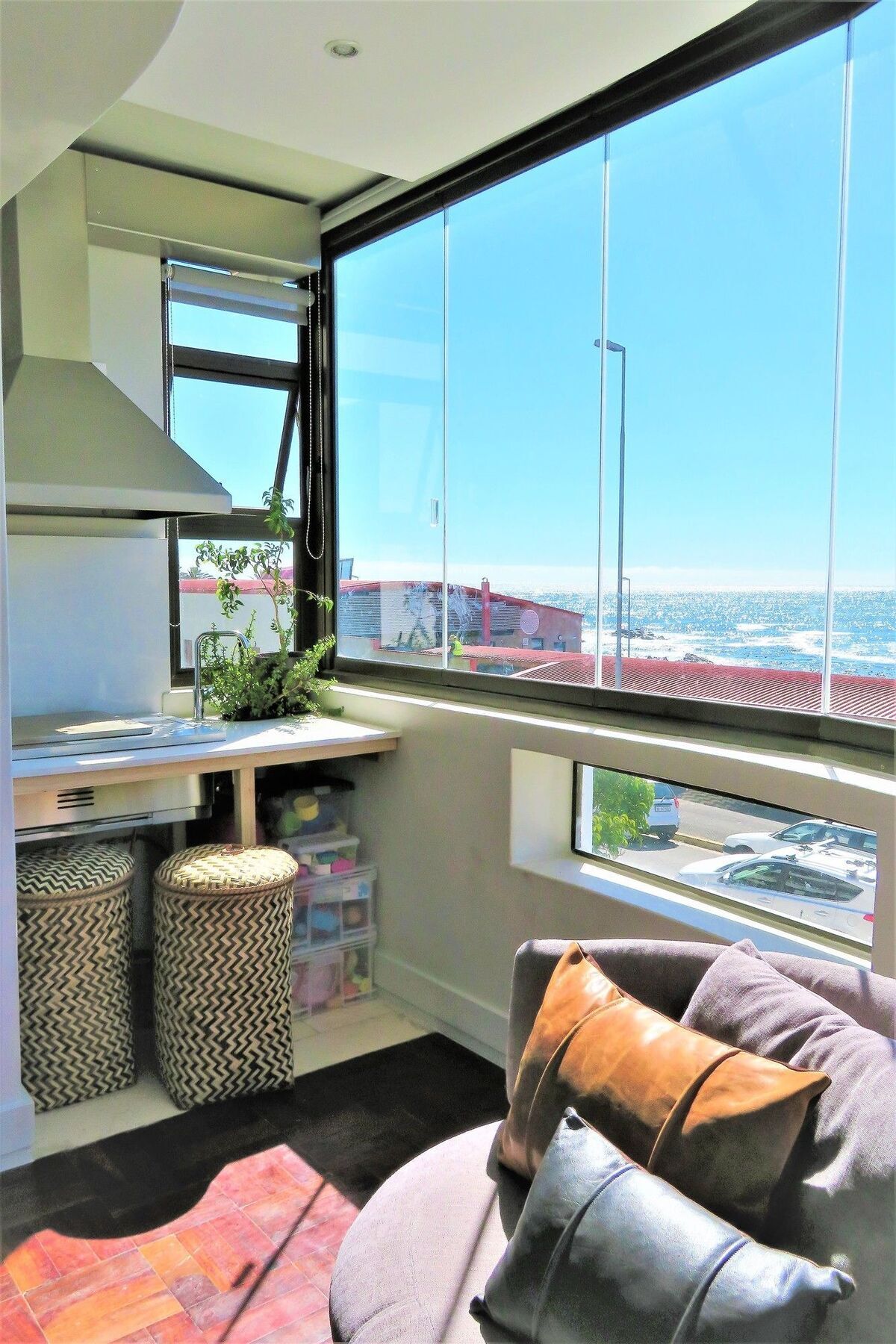 Backup Powered Sea View Apartment On The Promenade 开普敦 外观 照片